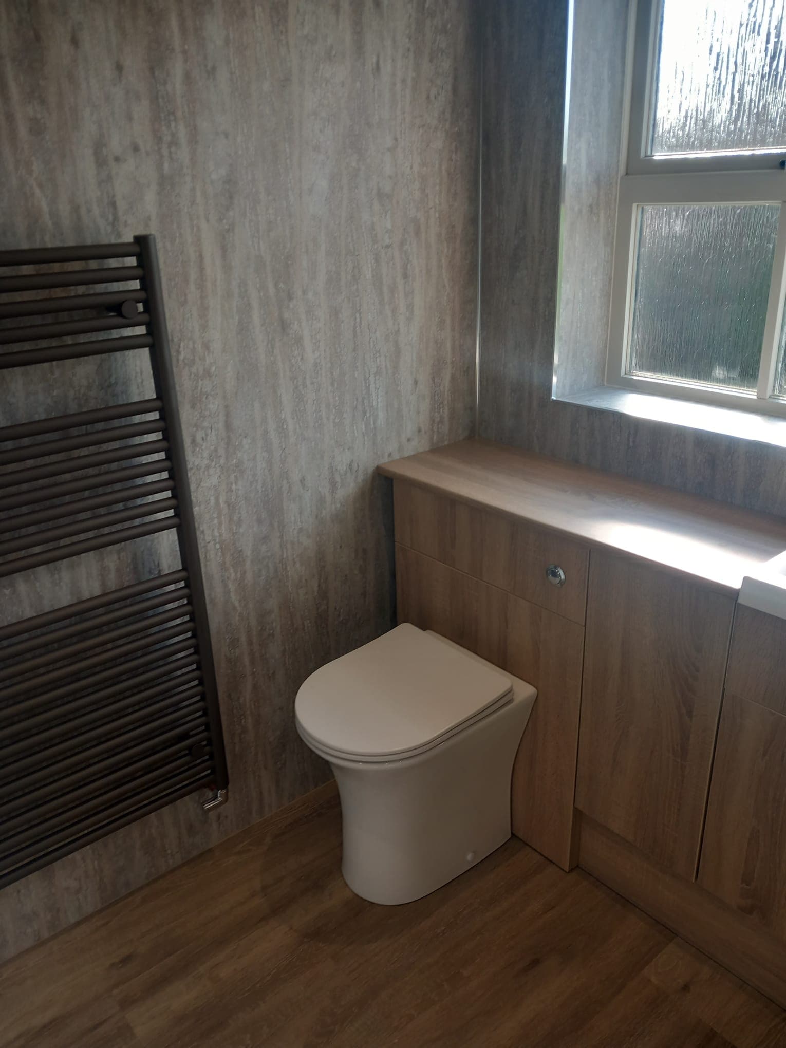 En-suite bathroom by Pete Jones